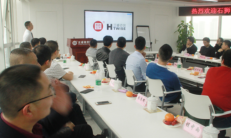 石獅市服裝產(chǎn)業(yè)聯(lián)盟、石獅市染整同業(yè)公會來我司參訪交流并赴標桿項目德永佳參觀學(xué)習(xí)