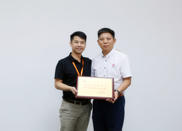 瀚海集團(tuán)授予正睿咨詢管理升級注活力，持續(xù)改善促發(fā)展榮譽(yù)牌匾