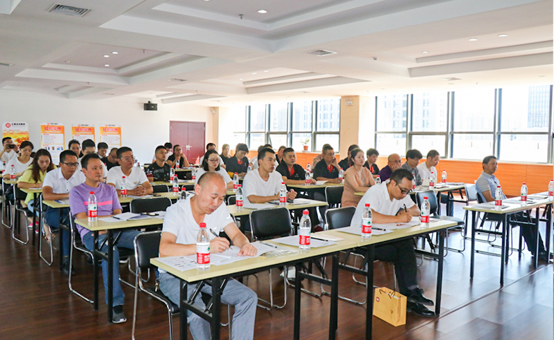 熱烈祝賀正?！吨圃煨推髽I(yè)生產(chǎn)運(yùn)作管理》專題公益講座在溫州成功舉辦