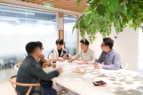 員工培訓與發(fā)展：培養(yǎng)人才，提升企業(yè)核心競爭力