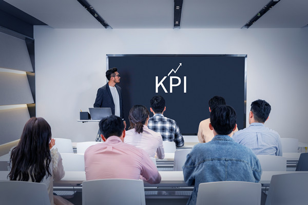 薪酬調(diào)整策略：依據(jù)市場變化，靈活調(diào)整薪酬體系