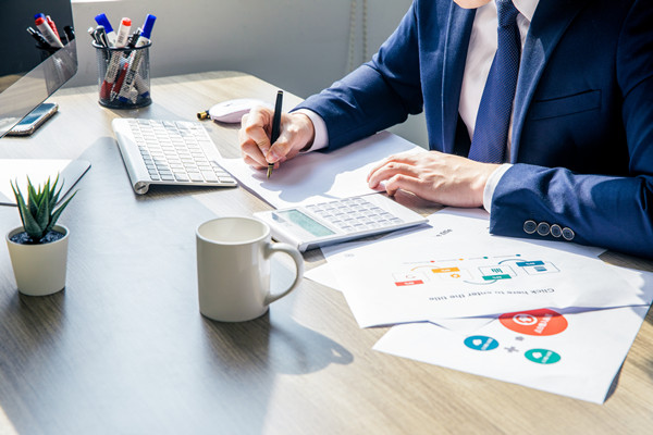 跨行業(yè)薪酬對比分析：掌握行情，引領企業(yè)薪酬戰(zhàn)略