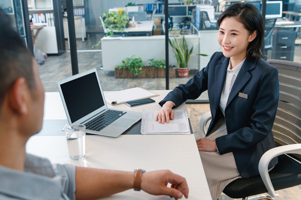 以客戶為中心的績(jī)效管理：關(guān)注客戶需求，提升客戶滿意度