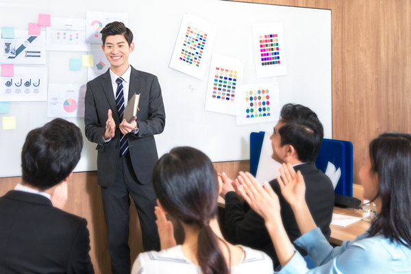 員工培訓(xùn)與發(fā)展：提升技能，實(shí)現(xiàn)卓越績(jī)效