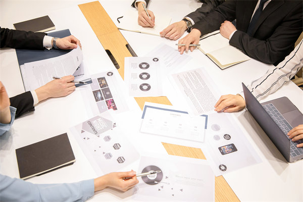 市場(chǎng)調(diào)研：深入了解市場(chǎng)，制定有效營(yíng)銷策略