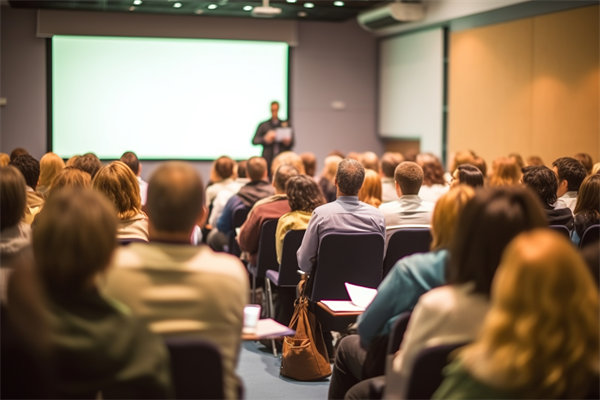 深化員工培訓與發(fā)展，提升員工綜合素質(zhì)與職業(yè)能力