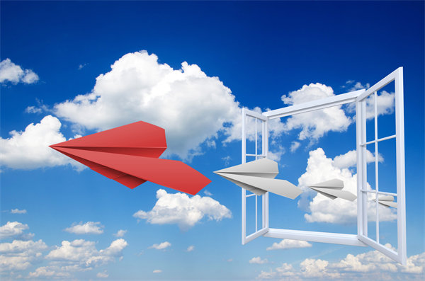 在企業(yè)管理中，專權式和民主式管理各有哪些優(yōu)缺點？