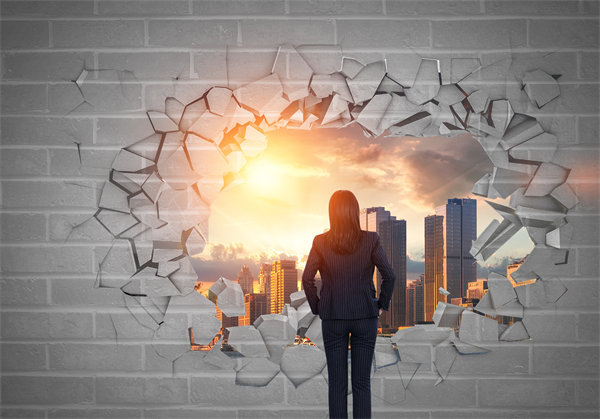 要實現(xiàn)公司發(fā)展目標，組織變革應該注意解決什么問題？