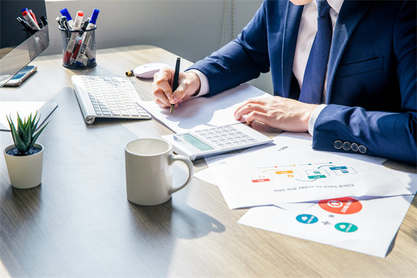 在績效溝通時(shí)，如何給員工提出改進(jìn)意見促進(jìn)績效增長？