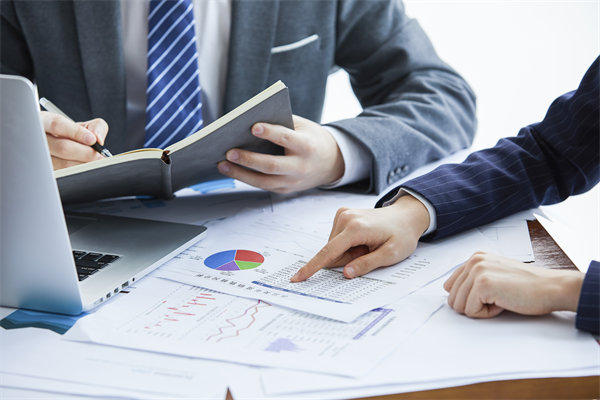 在績效溝通時(shí)，如何給員工提出改進(jìn)意見促進(jìn)績效增長？