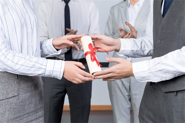 人力資源激勵(lì)機(jī)制的物質(zhì)激勵(lì)與非物質(zhì)激勵(lì)怎么運(yùn)用？