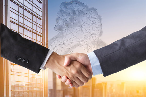 如何根據(jù)企業(yè)戰(zhàn)略調(diào)整組織架構(gòu)以支持未來發(fā)展？