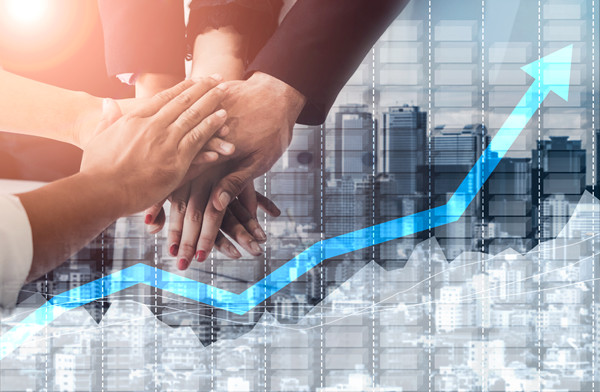 績效管理中，如何有效溝通反饋以促進(jìn)員工成長？