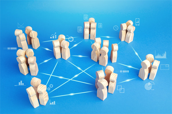 全球化運(yùn)營(yíng)中，集團(tuán)管控面臨哪些新挑戰(zhàn)及應(yīng)對(duì)策略？