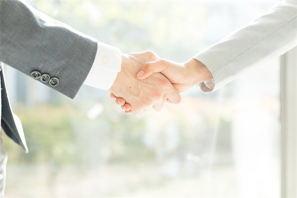 在戰(zhàn)略規(guī)劃實(shí)施中，如何確保資源有效配置與利用？