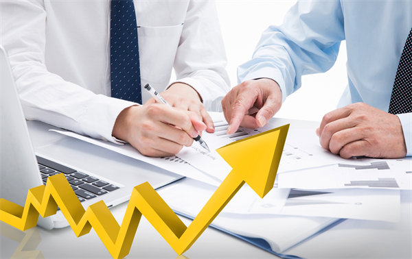 面對(duì)團(tuán)隊(duì)多樣性，如何制定個(gè)性化的績(jī)效提升計(jì)劃？