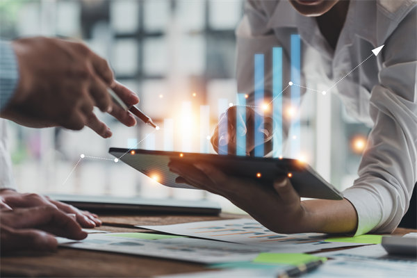 年度經(jīng)營(yíng)計(jì)劃中，如何強(qiáng)化成本控制與提升運(yùn)營(yíng)效率？