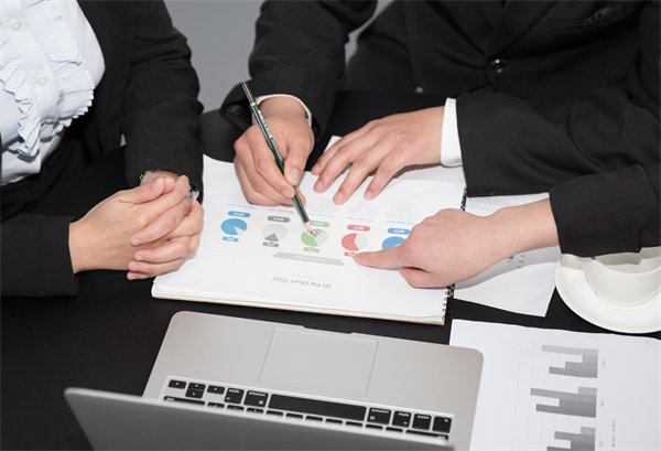 績效反饋如何有效溝通，避免誤解并激發(fā)員工潛能？