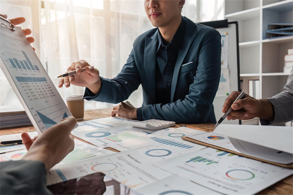 如何利用數(shù)據(jù)分析優(yōu)化年度經(jīng)營決策，實現(xiàn)精準(zhǔn)管理？