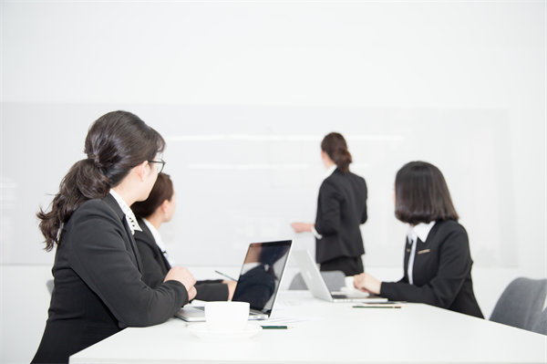 成本削減與效益增長，咨詢?nèi)绾握业阶罴哑胶恻c？