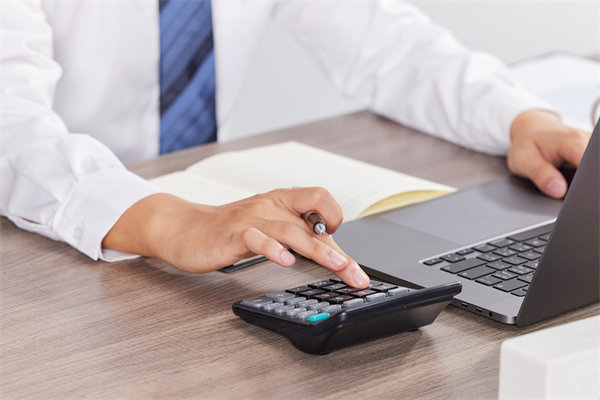 如何建立高效預(yù)警系統(tǒng)，及時(shí)應(yīng)對(duì)預(yù)算超支風(fēng)險(xiǎn)？