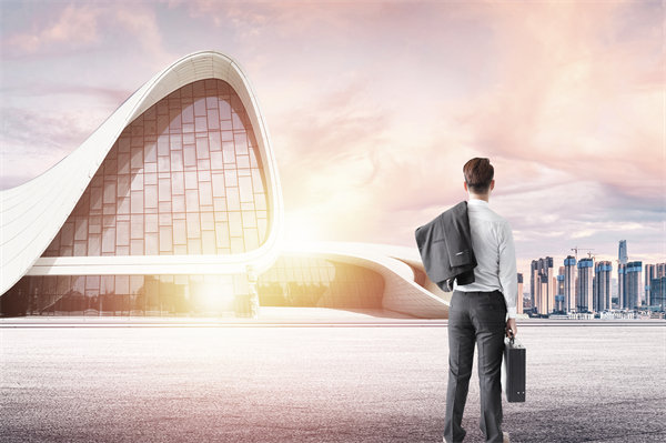 面對人才流失問題，企業(yè)應如何改進人力資源策略？