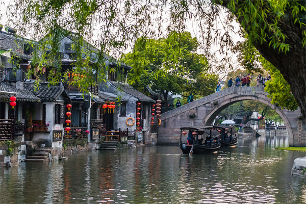 管理咨詢(xún)?nèi)绾沃μK州企業(yè)制定并執(zhí)行戰(zhàn)略規(guī)劃？