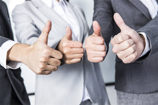 如何平衡員工個(gè)人績效與企業(yè)整體目標(biāo)，實(shí)現(xiàn)雙贏？