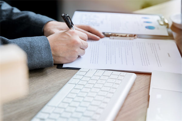 如何確保薪酬績(jī)效體系公平透明，增強(qiáng)員工信任？