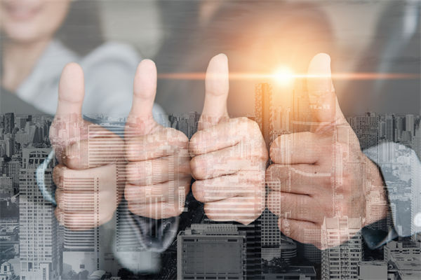 薪酬管理中，如何考慮員工個人發(fā)展，實現(xiàn)長期激勵？