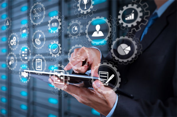 集團(tuán)管控過程中，如何確保信息的準(zhǔn)確傳遞與共享？