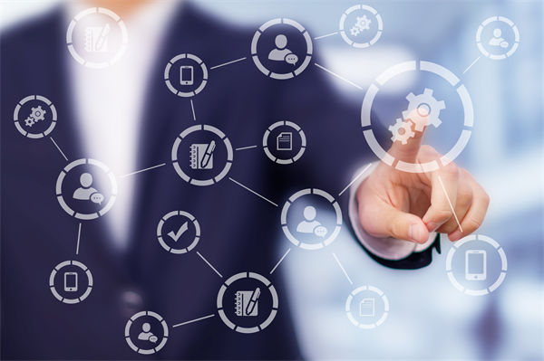 集團管控過程中，如何確保信息的準確傳遞與共享？