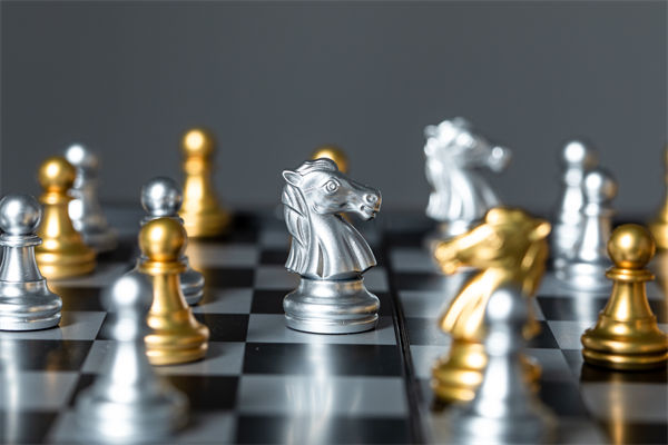 如何有效制定并執(zhí)行長期戰(zhàn)略計(jì)劃以適應(yīng)市場(chǎng)變化？