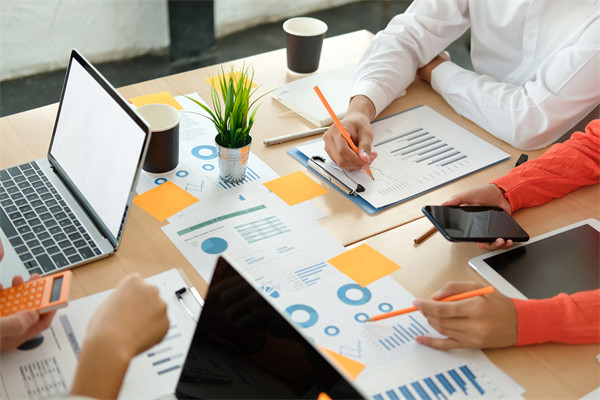 薪酬體系混亂員工怨聲載道，薪酬咨詢?nèi)绾螕軄y反正？