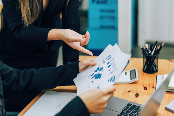 預(yù)算編制時，如何確保數(shù)據(jù)真實(shí)，避免信息失真問題？