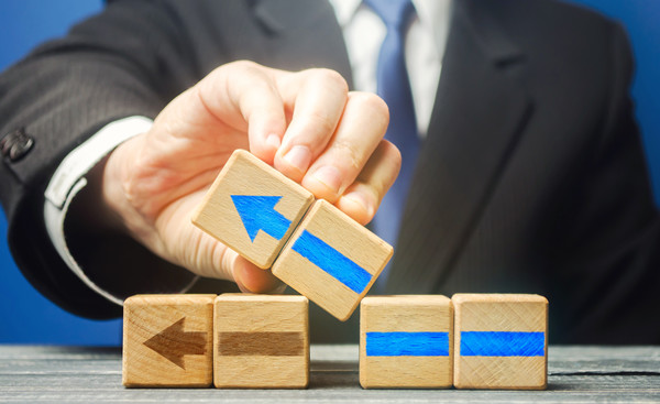 戰(zhàn)略迷茫，方向難尋，如何借戰(zhàn)略咨詢精準(zhǔn)定位企業(yè)航向？