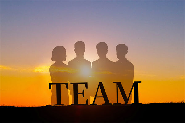 集團管控咨詢?nèi)绾螏椭髽I(yè)構(gòu)建協(xié)同高效的管理團隊？