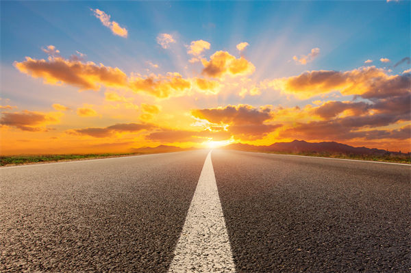 兩會熱議破解企業(yè)“生長痛”，對企業(yè)戰(zhàn)略管理有何啟示？