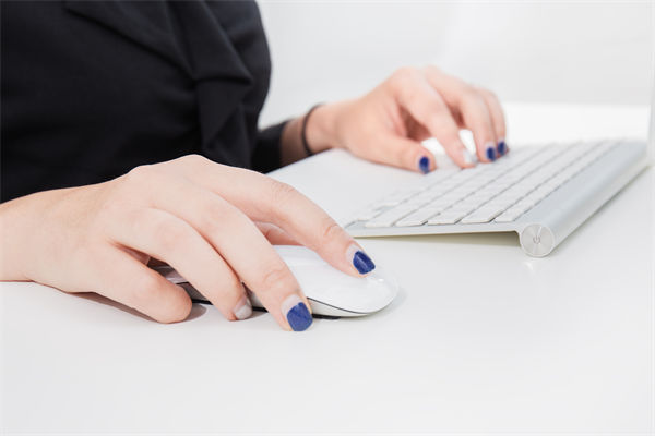 女子工資4600每天花近百元通勤上班，人力資源怎么看？