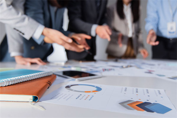 績效溝通形同虛設(shè)，績效咨詢?nèi)绾未罱ㄌ拐\交流橋梁？