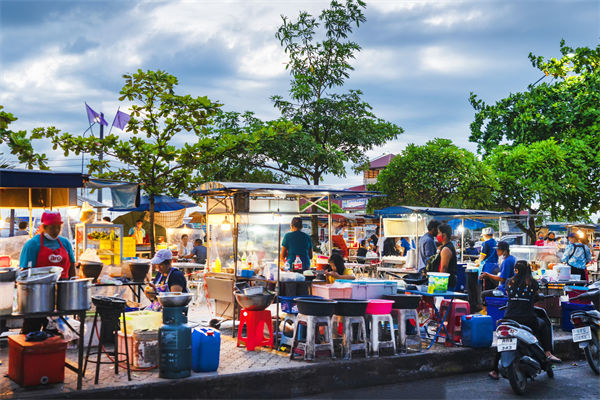 今年擴(kuò)消費(fèi)怎么干？各大企業(yè)如何根據(jù)政策發(fā)力？