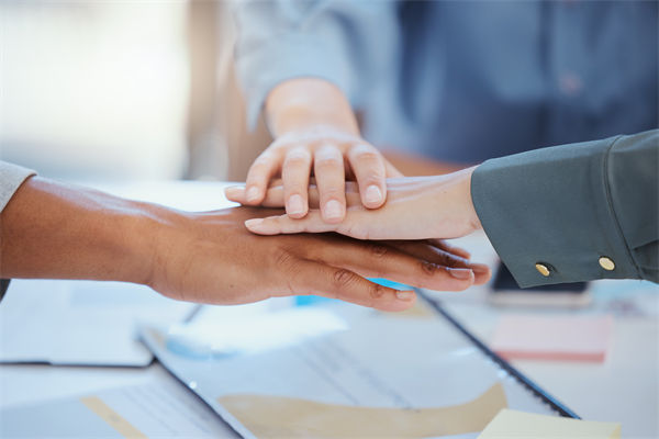 跨文化管理對(duì)企業(yè)全球化戰(zhàn)略實(shí)施的影響及應(yīng)對(duì)策略？