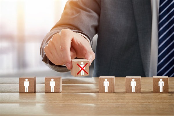 微軟在華外包公司一天裁員近2000人，人力資源管理怎么看？