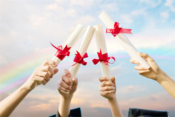 企業(yè)文化分析：錄取通知書加廣告，涉事學(xué)校被約談