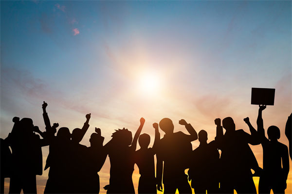 多家公司通知帶薪放假看閱兵，績(jī)效管理有何啟示？