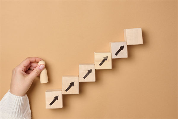 戰(zhàn)略目標(biāo)層層分解后，部門協(xié)同為何反成內(nèi)耗根源？