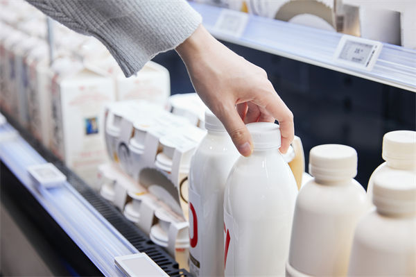 常溫純牛奶中禁止添加復(fù)原乳，集成供應(yīng)鏈怎么看？