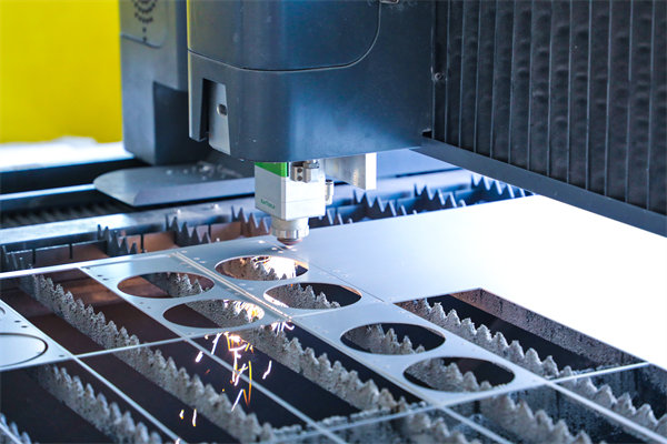 制造業(yè)管理咨詢公司，如何幫助企業(yè)應(yīng)對市場波動？